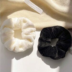 ⚠️Clearance Black And White Fluffy Plush Hair Tie Scrunchies For Daily Use